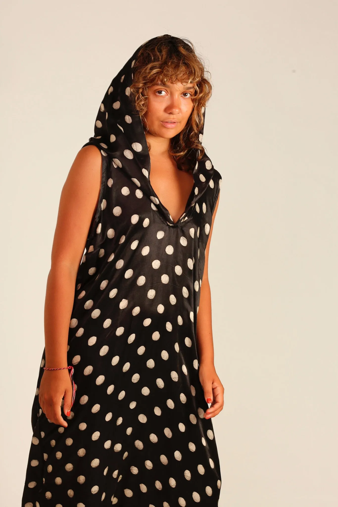 HOODIE DRESS POLKA DOT BLACK MADEENA