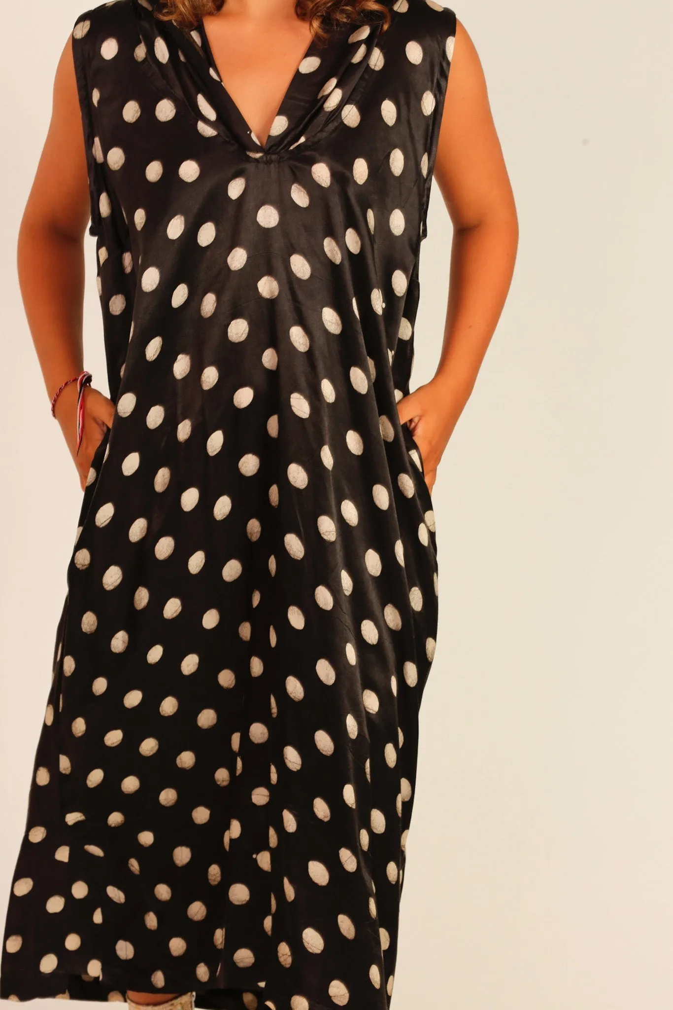 HOODIE DRESS POLKA DOT BLACK MADEENA